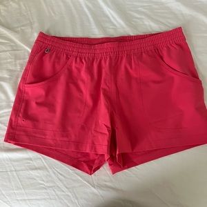 Columbia size M coral shorts
